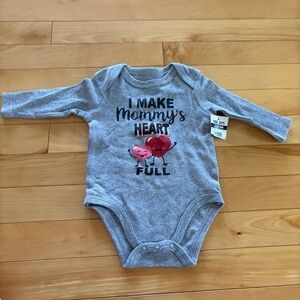 ❤️ Gray Long Sleeve Baby Onesie Valentine Valentines Day Love Mommy 0-3 m NEW